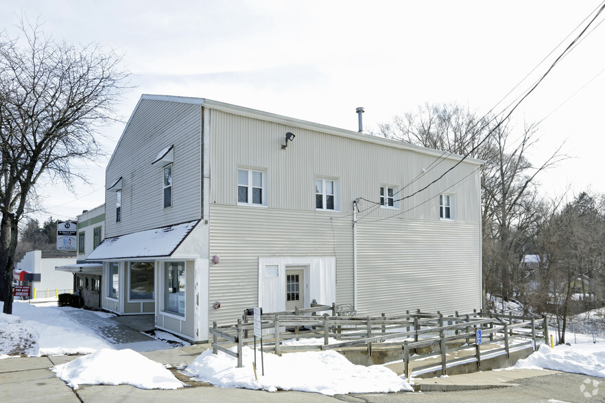 1638 Leonard St NW, Grand Rapids, MI for sale - Primary Photo - Image 1 of 1