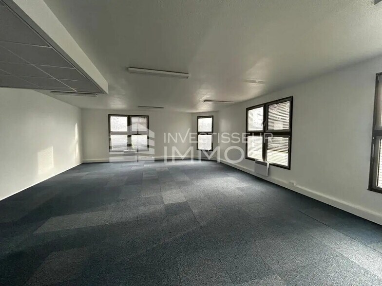 Office in Torcy for sale - Building Photo - Image 3 of 16