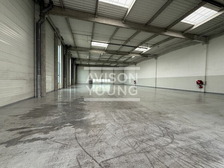 Industrial in Gennevilliers to rent - Interior Photo - Image 3 of 7