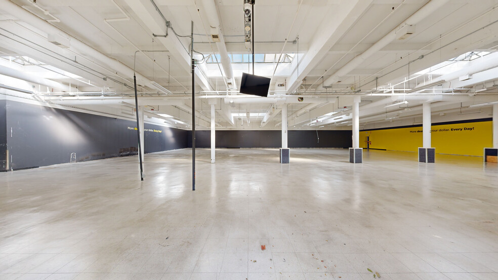 Retail Center with Former Dollar General portfolio of 2 properties for sale on LoopNet.co.uk - Matterport 3D Scan - Image 3 of 19