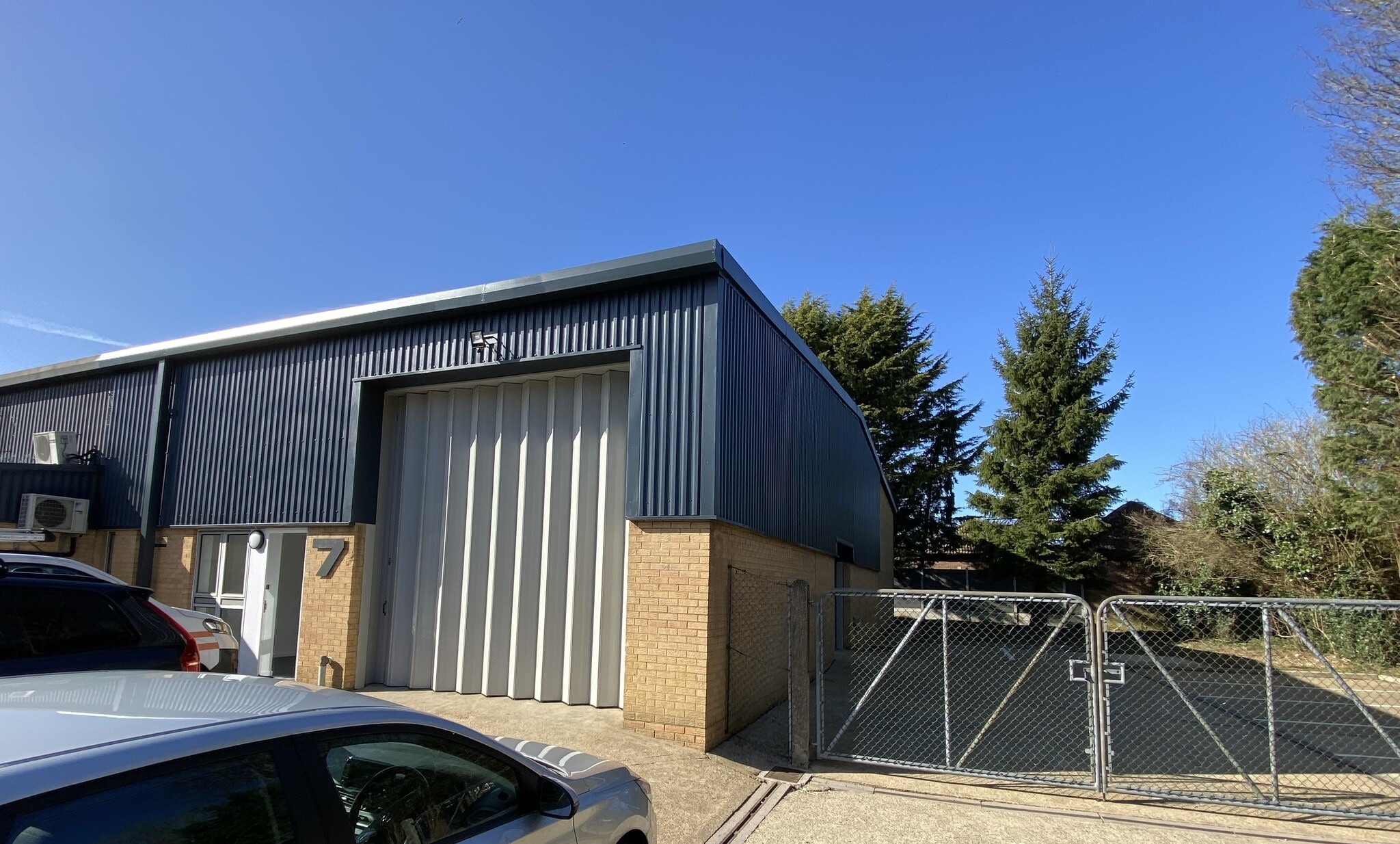 High St, Redbourn to rent Building Photo- Image 1 of 2