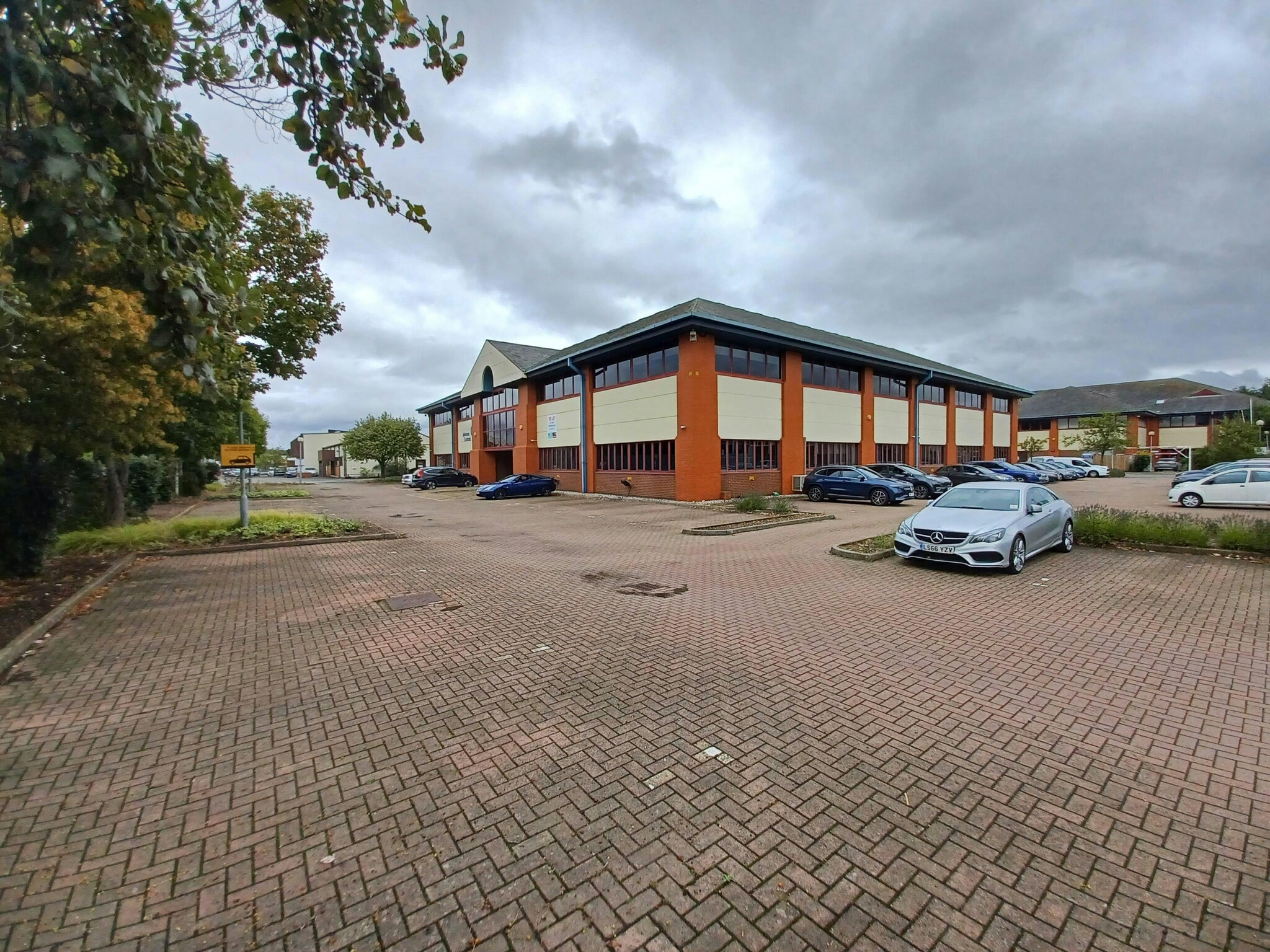 Hanworth Rd, Sunbury On Thames for sale Building Photo- Image 1 of 1