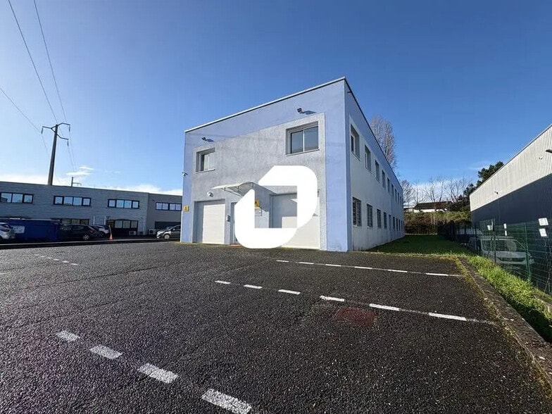 Office in Cenon to rent - Building Photo - Image 2 of 10