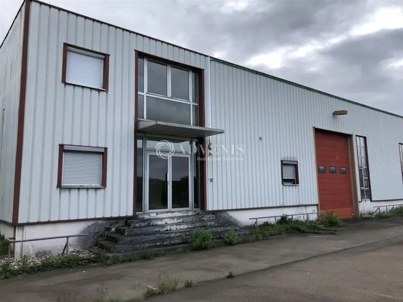 Location Local d'activités 766 m² - Photo 1