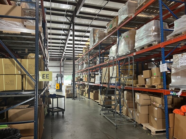 9201 Winkler Dr, Houston, TX to rent - Building Photo - Image 2 of 14