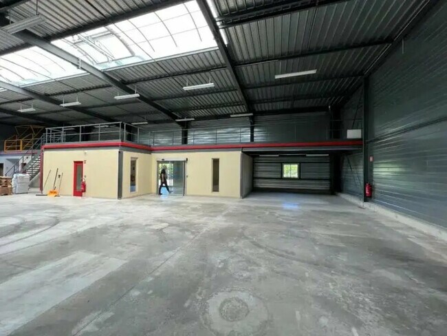 Vente Local d'activités 658 m²