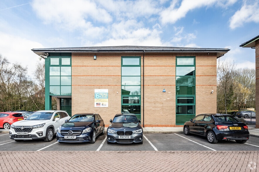 6 The Parks, Newton Le Willows to rent - Building Photo - Image 2 of 3