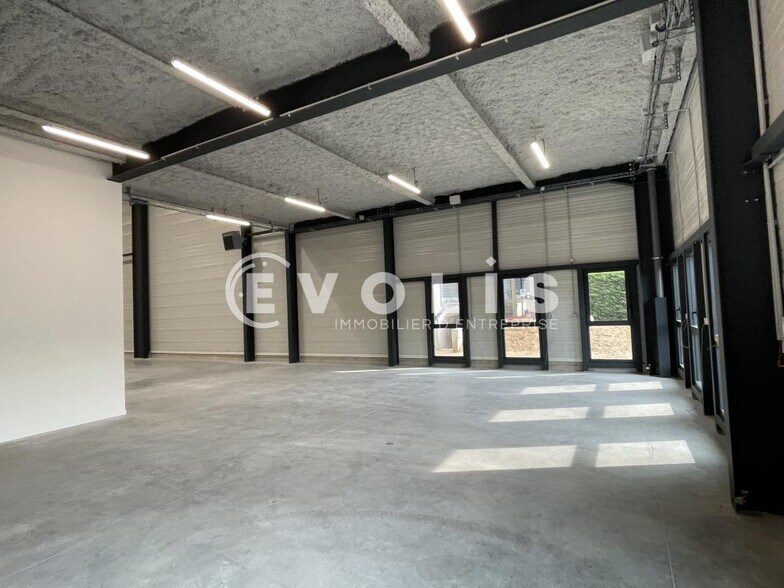 Light Industrial in Corbas to rent - Interior Photo - Image 3 of 40