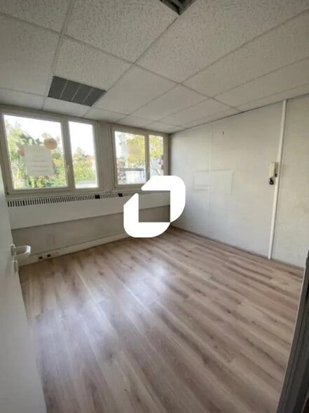 Office in Sèvres to rent - Interior Photo - Image 2 of 15