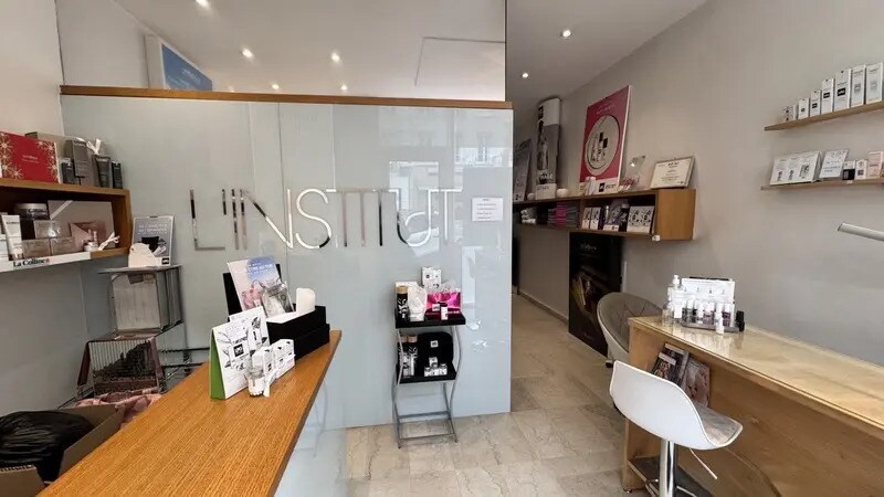 Retail in Lyon to rent Interior Photo- Image 1 of 10