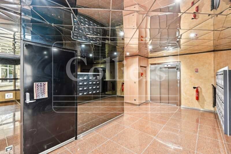 Office in Marseille to rent - Lobby - Image 3 of 10