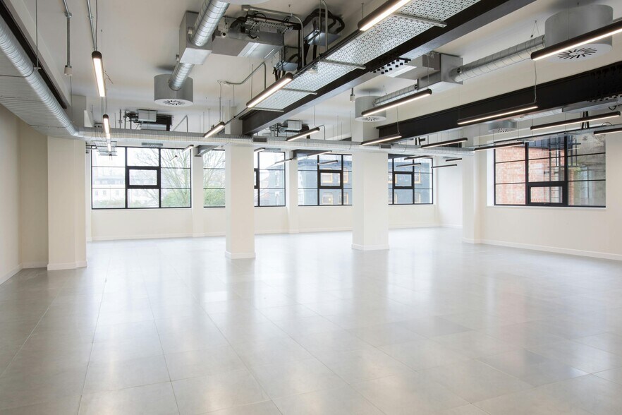 Ambrose St, Cheltenham to rent - Building Photo - Image 1 of 11