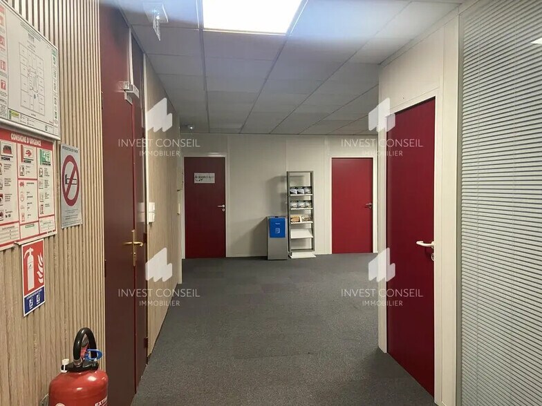 Office in Pontoise to rent - Interior Photo - Image 1 of 4