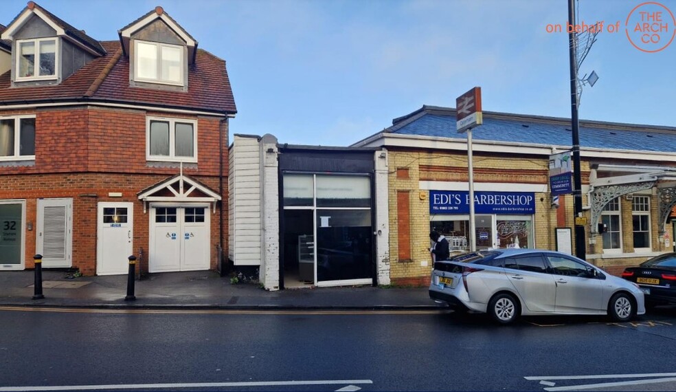 26 Station Av, Caterham for rent - Building Photo - Image 1 of 3