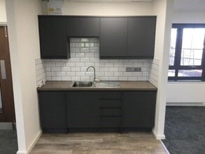 27 Broad St, Wokingham to rent Interior Photo- Image 2 of 4