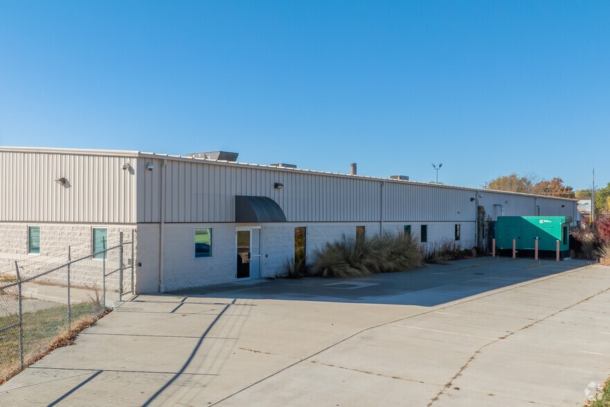 200 Enterprise Dr, Pekin, IL for sale - Building Photo - Image 1 of 24