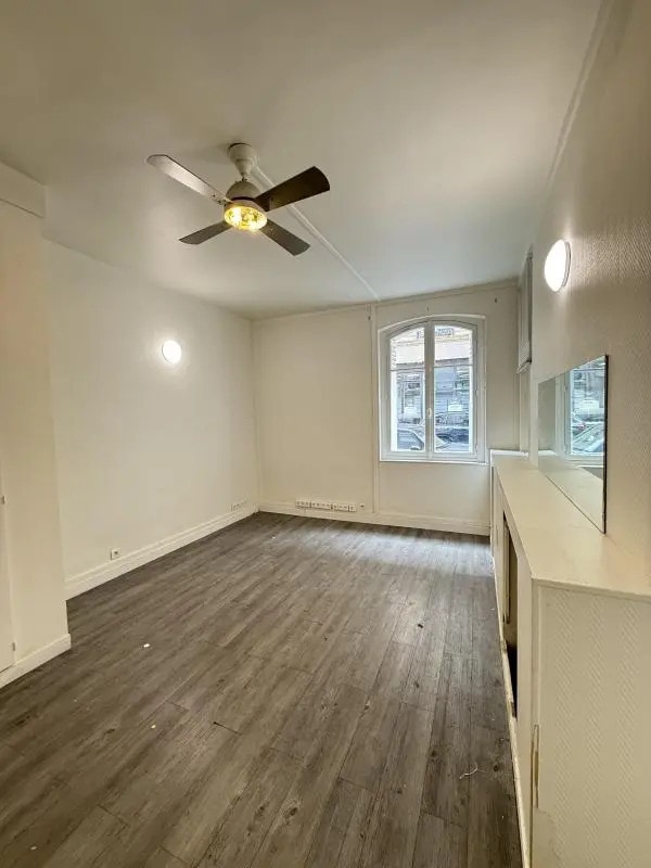 Office / Retail in Paris to rent Interior Photo- Image 1 of 4