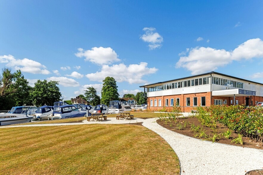 Ferry Ln, Bourne End to rent - Building Photo - Image 2 of 20