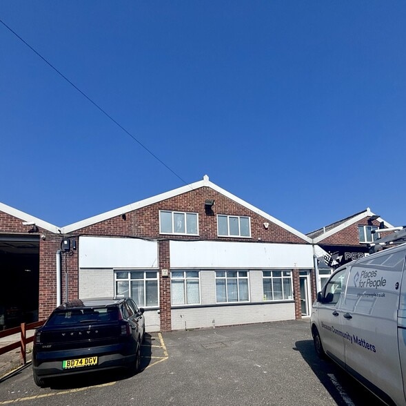 10-26 Concorde Rd, Norwich to rent - Building Photo - Image 1 of 4