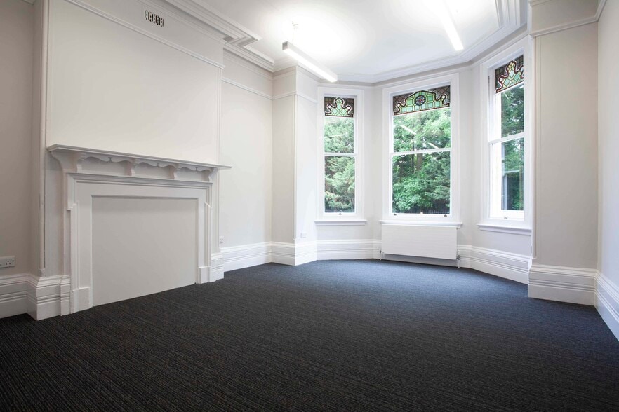 8 Elmdale Rd, Bristol to rent - Building Photo - Image 2 of 6