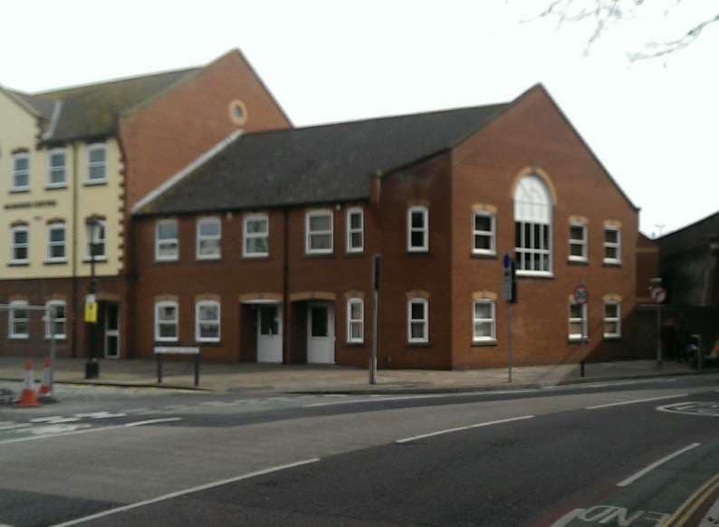 St Georges Sq, Portsmouth to rent - Building Photo - Image 3 of 57