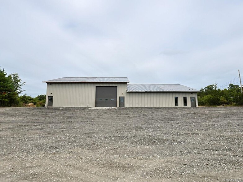 10 Industrial Dr, Florida, NY for rent - Primary Photo - Image 1 of 30