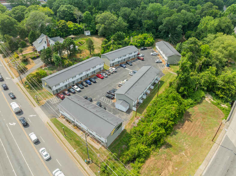 300 E Charlotte Ave, Mount Holly, NC for sale - Building Photo - Image 1 of 7