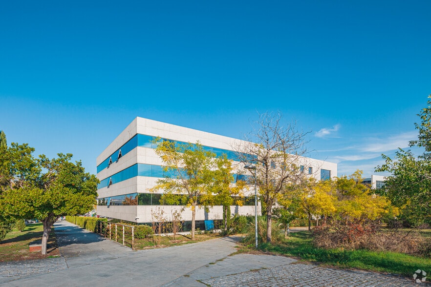 Calle Fuerteventura, 4, San Sebastián de los Reyes, Madrid to rent - Building Photo - Image 3 of 3