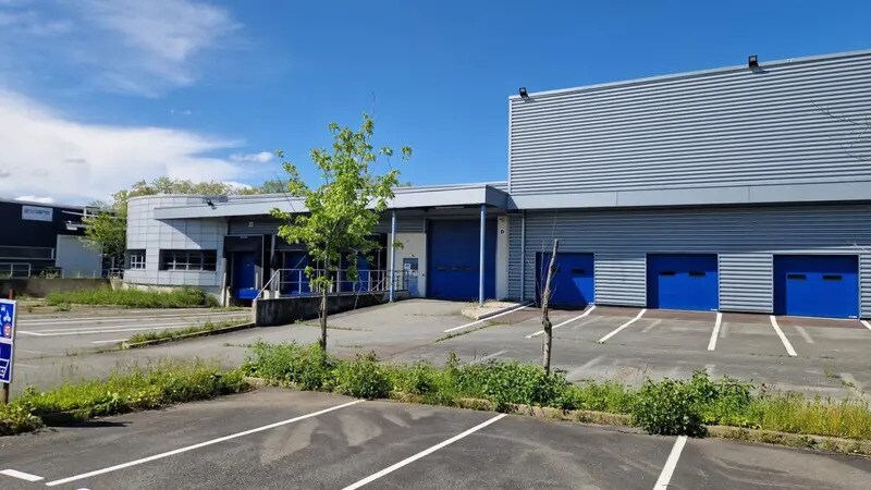 Industrial in Miribel to rent - Building Photo - Image 2 of 18