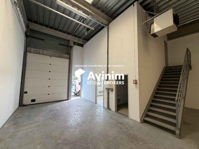 Industrial in Chambly to rent - Interior Photo - Image 2 of 3