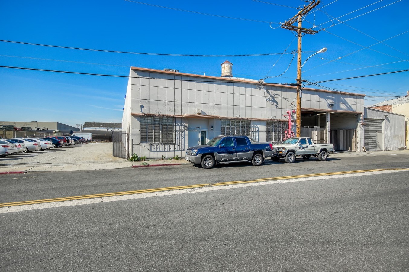 4609 Hampton St, Vernon 90058 UK