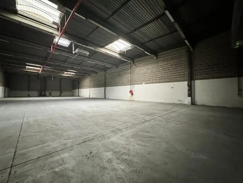 Light Industrial in Herblay-sur-Seine to rent - Building Photo - Image 1 of 12