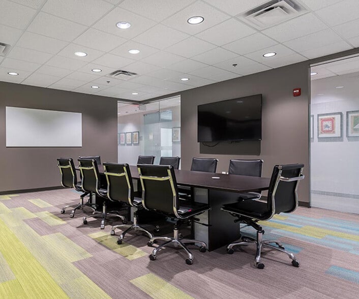 2302 Parklake Dr, Atlanta, GA to rent - Interior Photo - Image 2 of 5