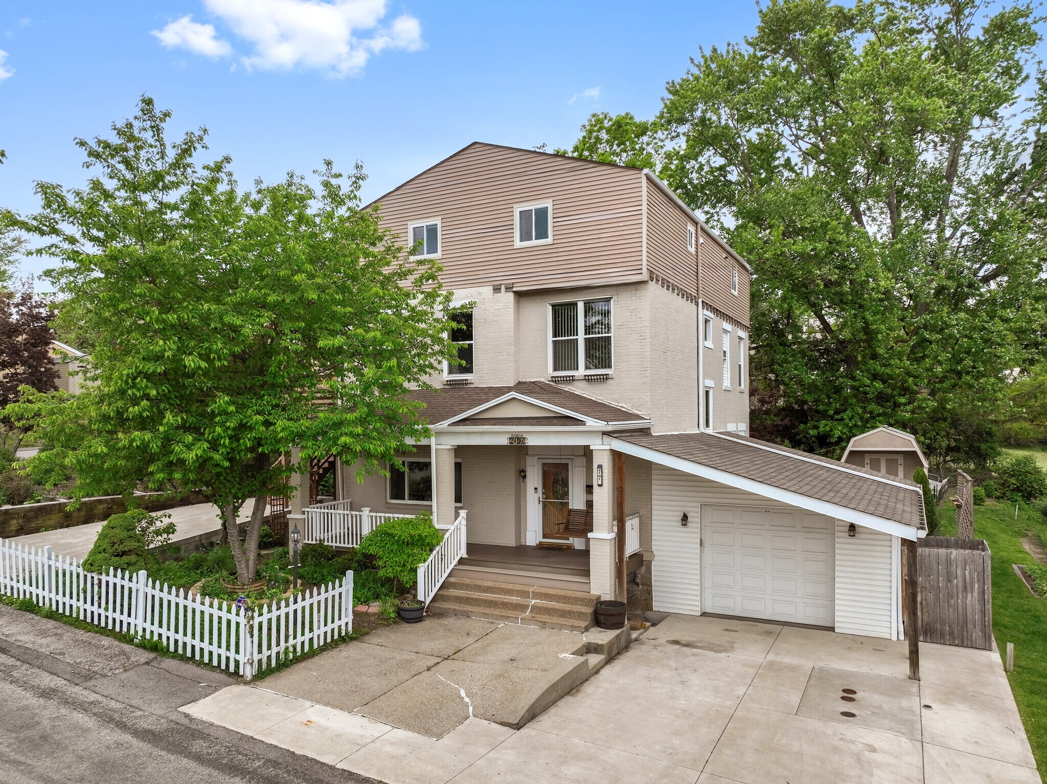 2101 Lonsdale St, Pittsburgh, PA for sale Building Photo- Image 1 of 1