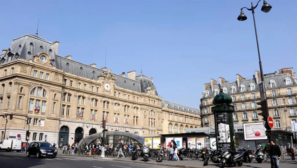 Location Commerce 100 m² - Photo 1