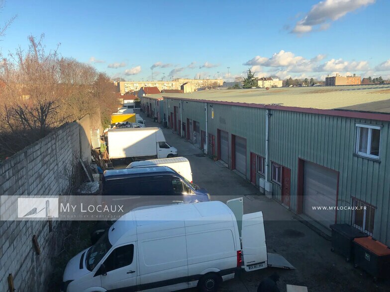 Industrial in Stains to rent - Building Photo - Image 3 of 5