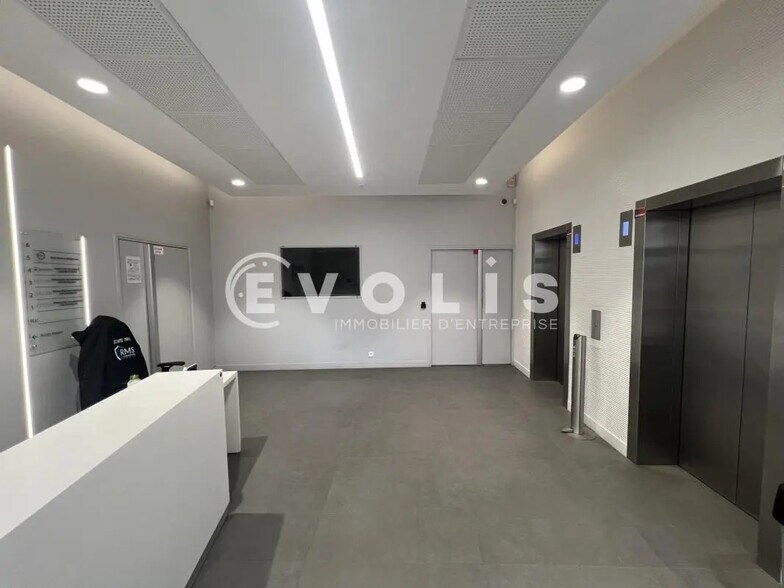 1 Place Des Marseillais, Charenton-le-Pont to rent - Building Photo - Image 2 of 27