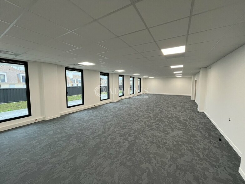 Rue Pierre Curie, Plaisir to rent - Interior Photo - Image 3 of 8