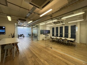 265 Merton Rd, London to rent Interior Photo- Image 1 of 3