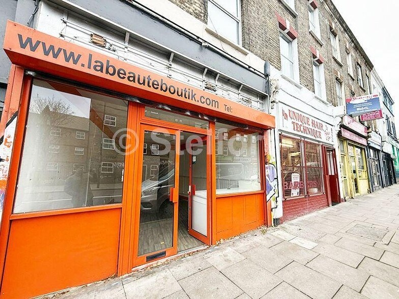 New Cross Rd, London to rent - Building Photo - Image 1 of 11