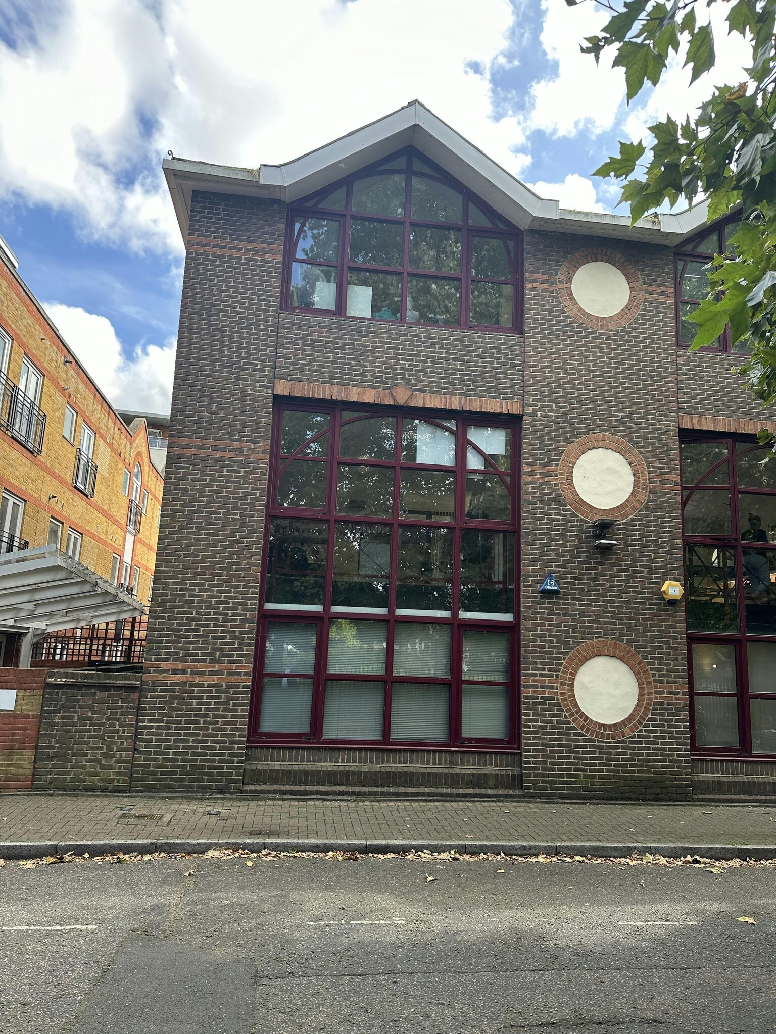 Putney Bridge Rd, London to rent Building Photo- Image 1 of 5