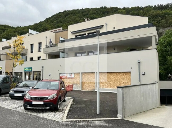 Location Commerce 165 m²