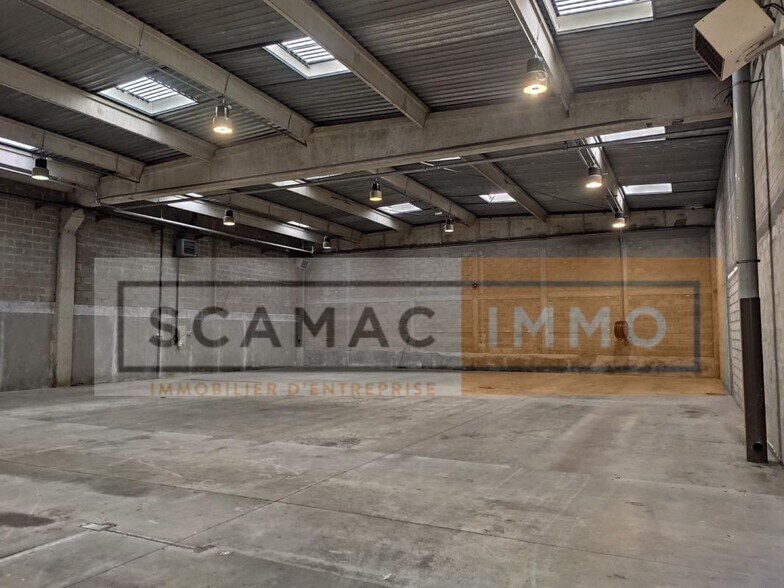 Industrial in Palaiseau to rent - Interior Photo - Image 1 of 5