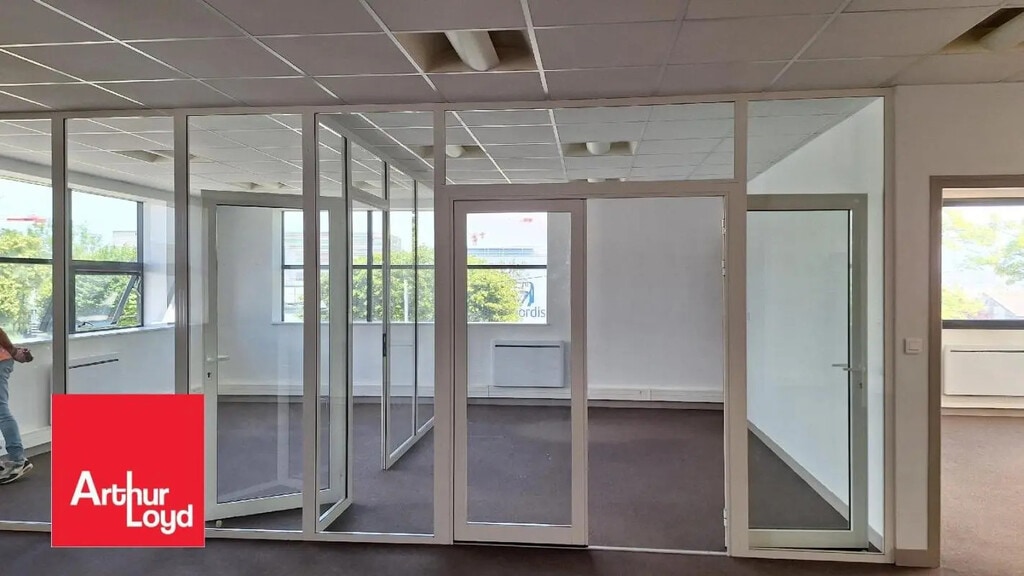 Location Bureaux 98 m² - Photo 1