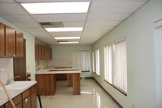 4848 N Holland Sylvania Rd, Sylvania, OH to rent Interior Photo- Image 2 of 3