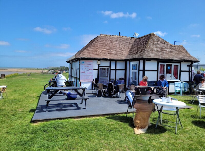 Sea View Cafe Marine Crescent, Whitstable to rent - Building Photo - Image 3 of 3
