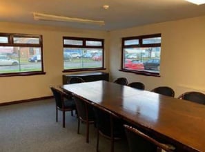 4 Borrowmeadow Rd, Stirling to rent Interior Photo- Image 2 of 2