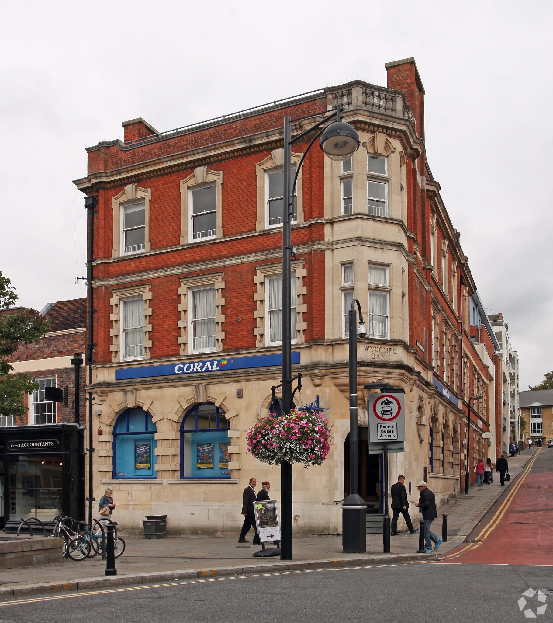 13 High St, High Wycombe for sale Primary Photo- Image 1 of 1