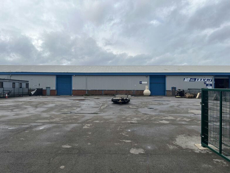 Stephenson St, Wallsend to rent - Building Photo - Image 2 of 7