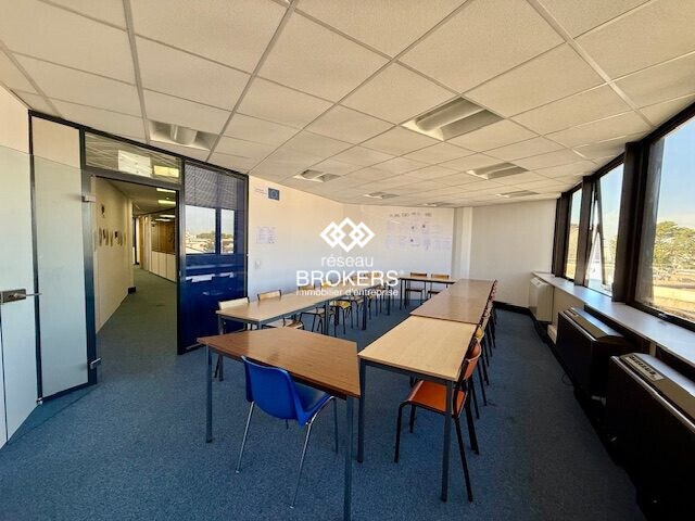 Office in Argenteuil to rent - Interior Photo - Image 2 of 2